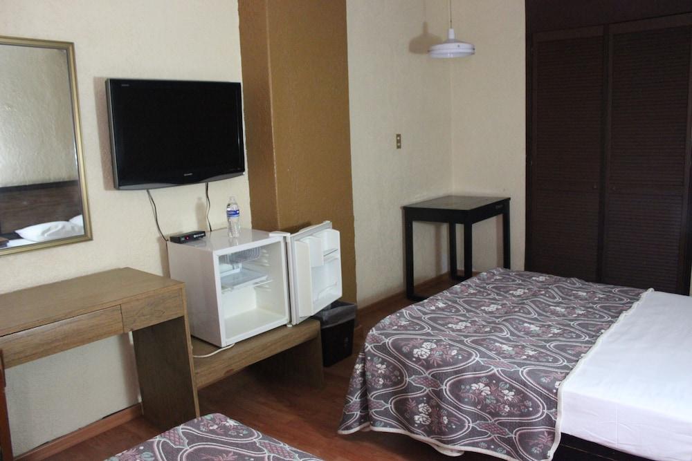 Hotel Del Parque Guadalajara Buitenkant foto