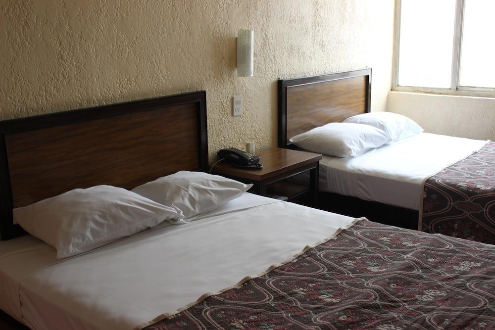 Hotel Del Parque Guadalajara Buitenkant foto