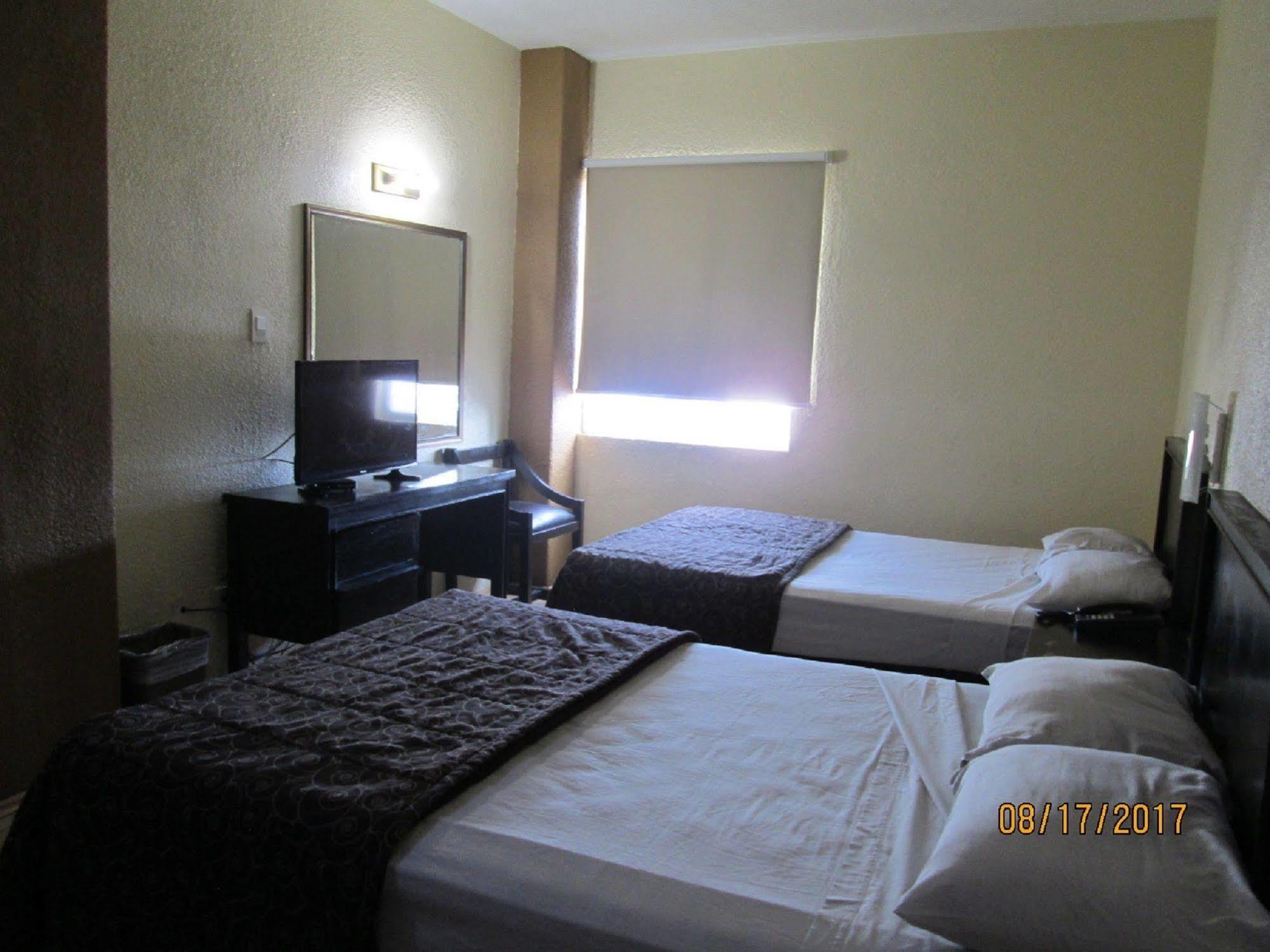 Hotel Del Parque Guadalajara Buitenkant foto